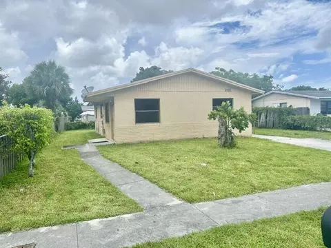 2951 NW 8th St, Pompano Beach, FL 33069