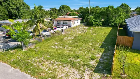 1141 Peak Rd, Lake Worth, FL 33462