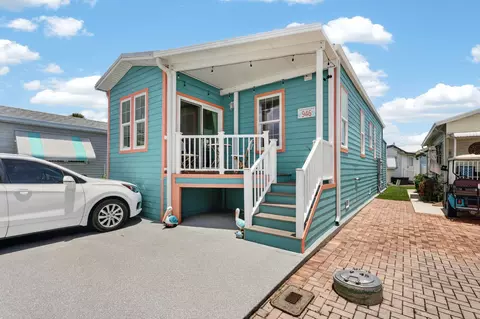 946 Nettles Blvd, Jensen Beach, FL 34957