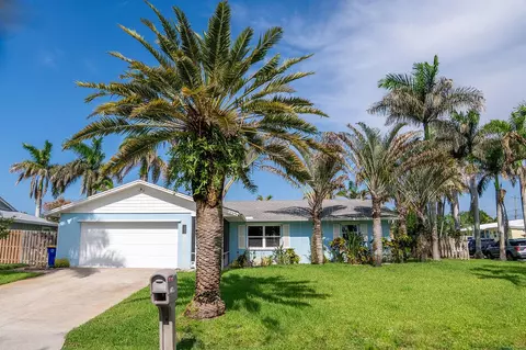 2445 NE 16th Ct, Jensen Beach, FL 34957
