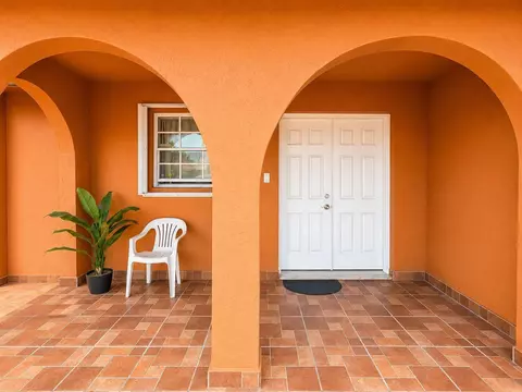 4210 W 10th Ct, Hialeah, FL 33012