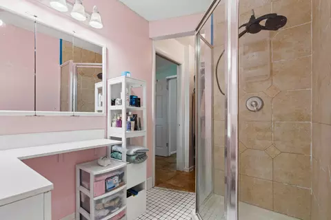 Bath - 520 SE Dolphin Dr, Stuart, FL 34996 photo 2 of 3