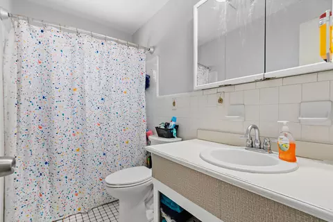 Bath - 520 SE Dolphin Dr, Stuart, FL 34996 photo 3 of 3