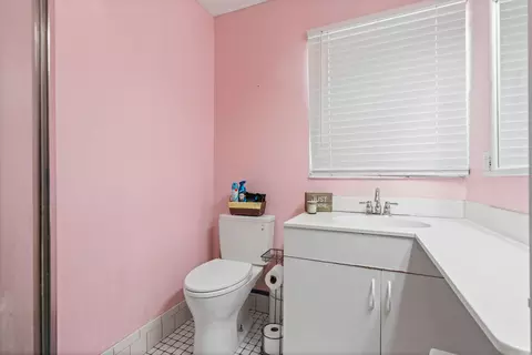 Bath - 520 SE Dolphin Dr, Stuart, FL 34996 photo 1 of 3