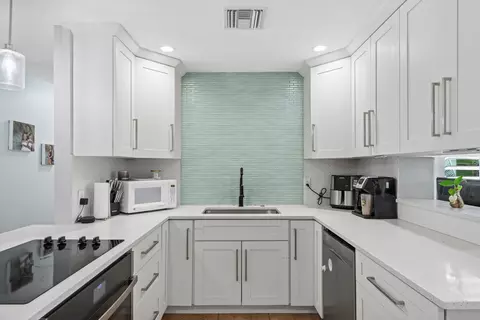 Kitchen - 520 SE Dolphin Dr, Stuart, FL 34996 photo 2 of 5