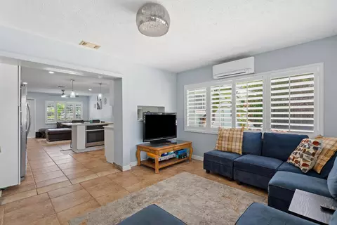 Living - 520 SE Dolphin Dr, Stuart, FL 34996 photo 2 of 2