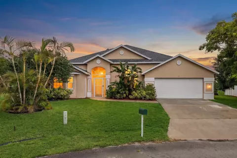 301 SW Buzby Ct, Port Saint Lucie, FL 34953