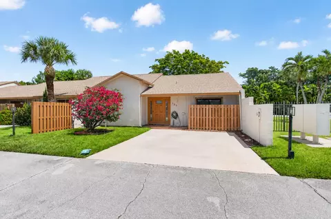 2400 SW 19th Ave, Boynton Beach, FL 33426