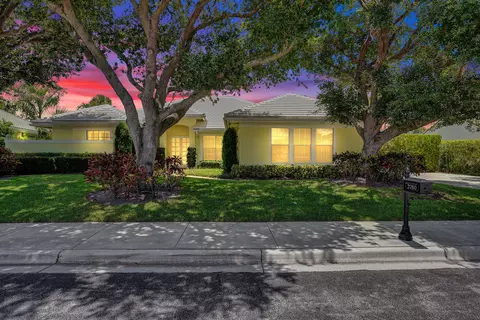 2760 Tecumseh Dr, West Palm Beach, FL 33409