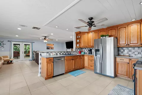 Kitchen - 4796 SE Manatee Ter, Stuart, FL 34997 photo 4 of 4