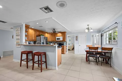 Kitchen - 4796 SE Manatee Ter, Stuart, FL 34997 photo 1 of 4
