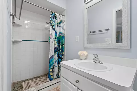 Bath - 4796 SE Manatee Ter, Stuart, FL 34997 photo 3 of 4