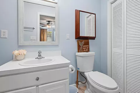 Bath - 4796 SE Manatee Ter, Stuart, FL 34997 photo 4 of 4