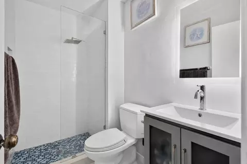 Bath - 6258 Chasewood Dr #G, Jupiter, FL 33458 photo 2 of 2