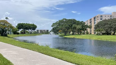 4 Abbey Ln #103, Delray Beach, FL 33446