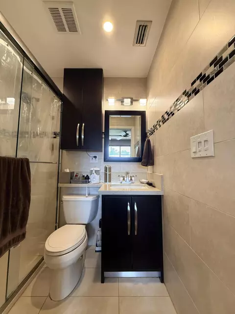 Bath - 5170 Palm Ave, Hialeah, FL 33012 photo 2 of 5
