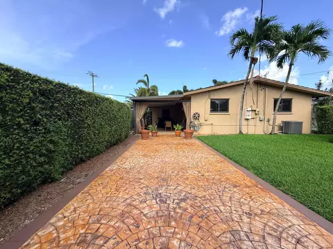 Exterior - 5170 Palm Ave, Hialeah, FL 33012 photo 8 of 12