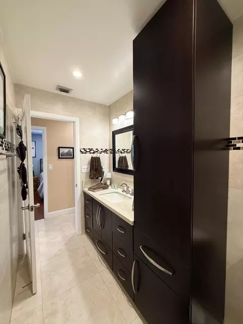 Bath - 5170 Palm Ave, Hialeah, FL 33012 photo 4 of 5