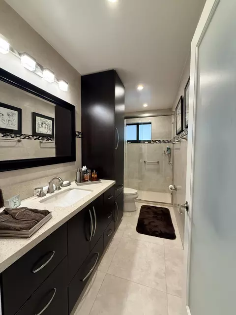 Bath - 5170 Palm Ave, Hialeah, FL 33012 photo 5 of 5