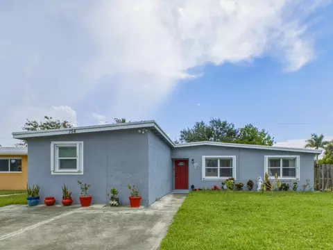 754 Hibiscus Dr, Royal Palm Beach, FL 33411