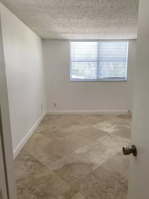 2840 Somerset Dr #105 M, Lauderdale Lakes, FL 33311