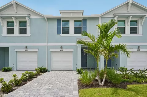 655 Salisbury Cir, Fort Pierce, FL 34982