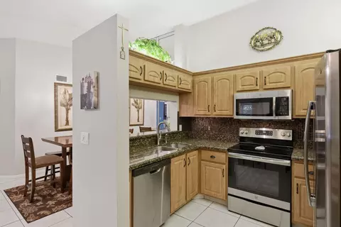 13811 Oneida Dr #F2, Delray Beach, FL 33446