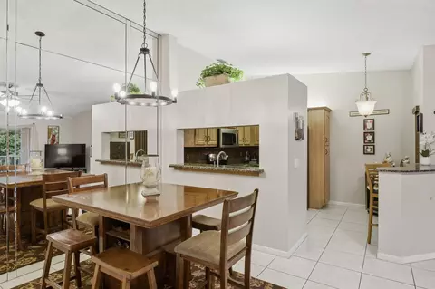 13811 Oneida Dr #F2, Delray Beach, FL 33446