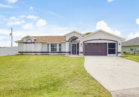 4605 NW Gastonia St, Port Saint Lucie, FL 34983