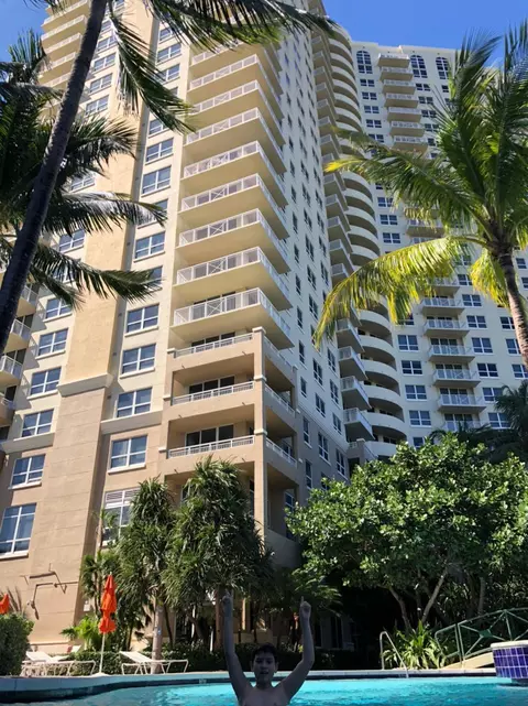 19501 W Country Club Dr #1412, Aventura, FL 33180