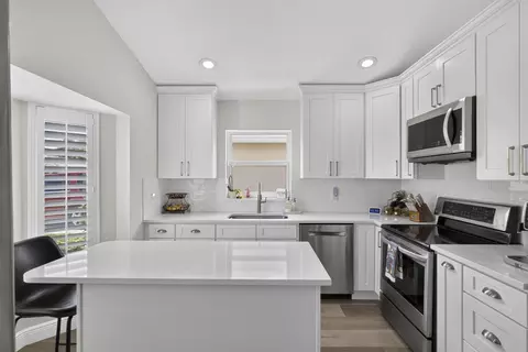 120 Saratoga Blvd E, Royal Palm Beach, FL 33411