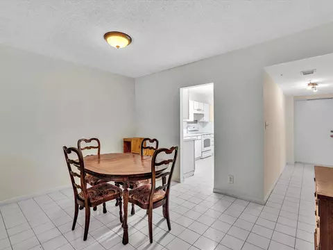 Dining - 9101 W Sample Rd #204, Coral Springs, FL 33065 photo 4 of 5