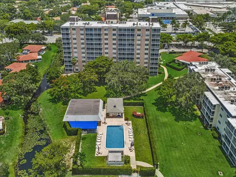 View/Area - 9101 W Sample Rd #204, Coral Springs, FL 33065 photo 3 of 7
