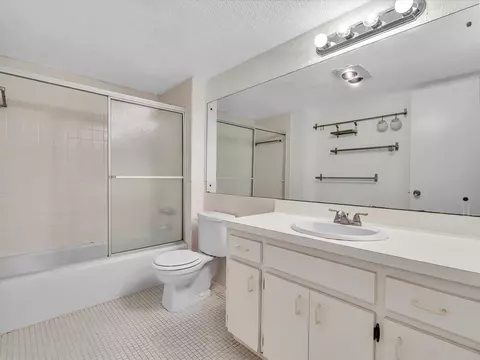 Bath - 9101 W Sample Rd #204, Coral Springs, FL 33065 photo 1 of 4