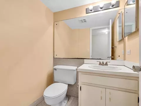 Bath - 9101 W Sample Rd #204, Coral Springs, FL 33065 photo 2 of 4
