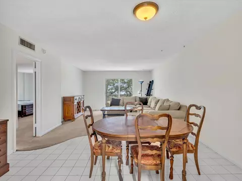 Dining - 9101 W Sample Rd #204, Coral Springs, FL 33065 photo 1 of 5