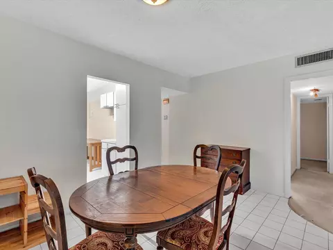 Dining - 9101 W Sample Rd #204, Coral Springs, FL 33065 photo 3 of 5