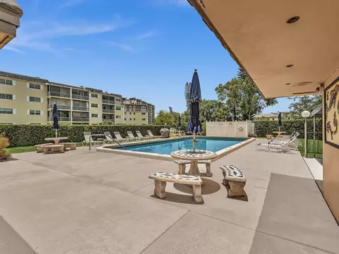 Exterior - 9101 W Sample Rd #204, Coral Springs, FL 33065 photo 11 of 12