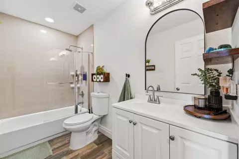 Bath - 7015 SE Cutler Trl SE, Stuart, FL 34997 photo 3 of 4
