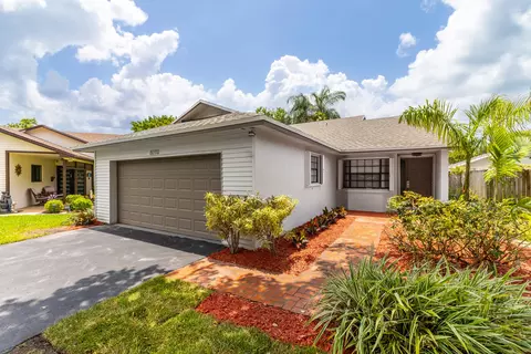 8210 SW 41st St, Davie, FL 33328