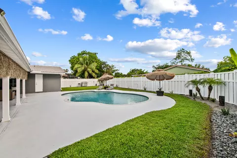 8552 Shadow Wood Blvd, Coral Springs, FL 33071