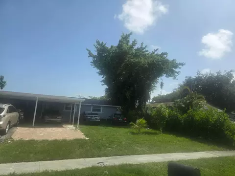 3872 Mackinac Rd, Lake Worth, FL 33462