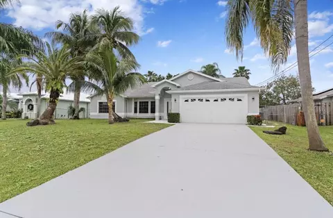 272 SW Carter Ave, Port Saint Lucie, FL 34983
