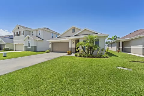 5435 NW Pine Trail Cir, Port Saint Lucie, FL 34983