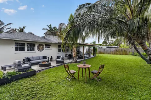 Exterior - 1524 Lance Rd, Jupiter, FL 33469 photo 9 of 11
