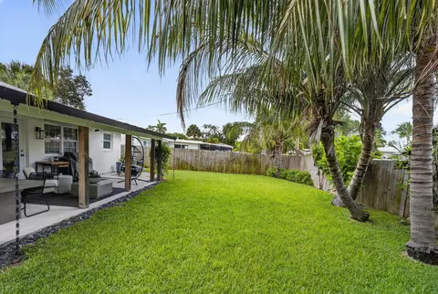 Exterior - 1524 Lance Rd, Jupiter, FL 33469 photo 4 of 11
