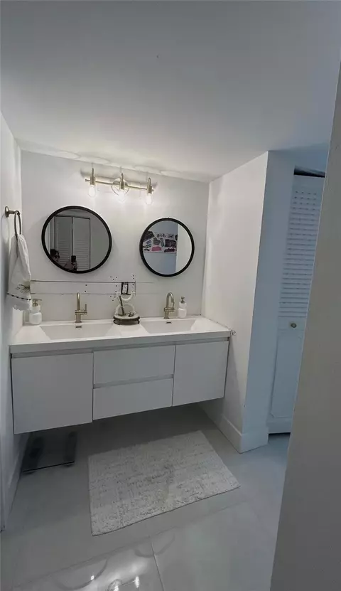 Bath - 3060 Holiday Springs Blvd #102, Margate, FL 33063 photo 2 of 2