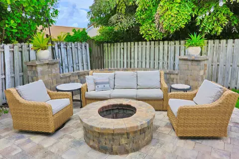 15061 Durham Ln, Davie, FL 33331