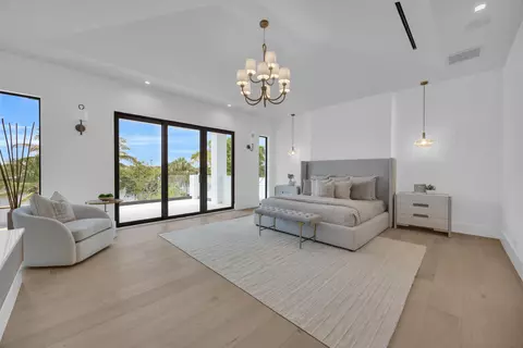 Bedroom - 19175 W Riverside Dr, Tequesta, FL 33469 photo 4 of 11