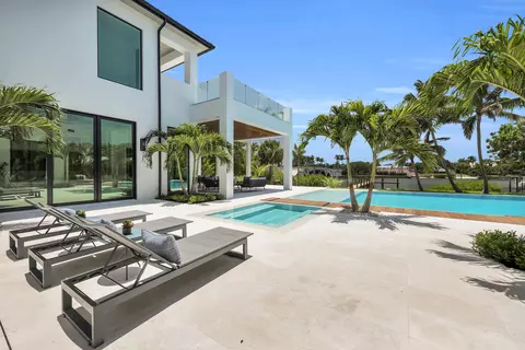 Exterior - 19175 W Riverside Dr, Tequesta, FL 33469 photo 9 of 19